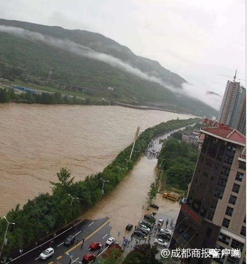 四川大暴雨最新情报，暴雨影响与应对措施全解析